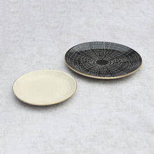 Load image into Gallery viewer, Web Dinner Plate